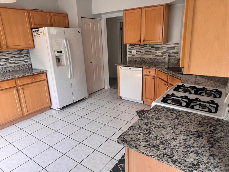 Building Photo - 2849 Stonewater Dr