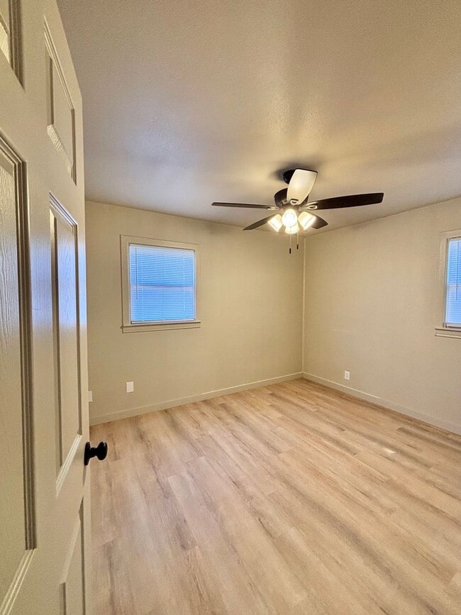 Building Photo - Now Available - 3 Bedroom Home!!
