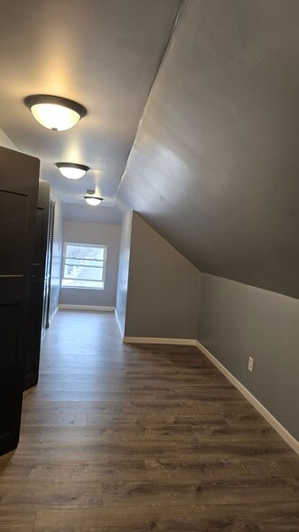 Building Photo - 1550 Richard Gordon Hatcher Blvd