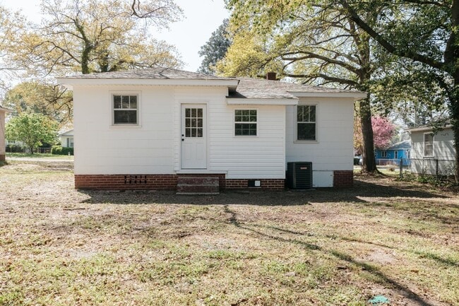 Building Photo - 332 Guilford St