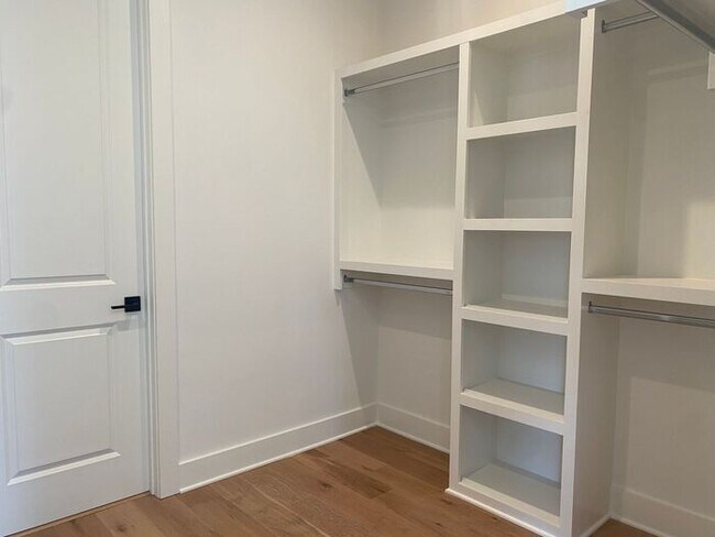 Building Photo - 4 Bed 3 Bath - 4 Min from Downtown - LAWN CARE INCLUDED