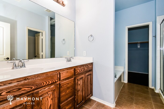 Building Photo - 719 Fannin Dr