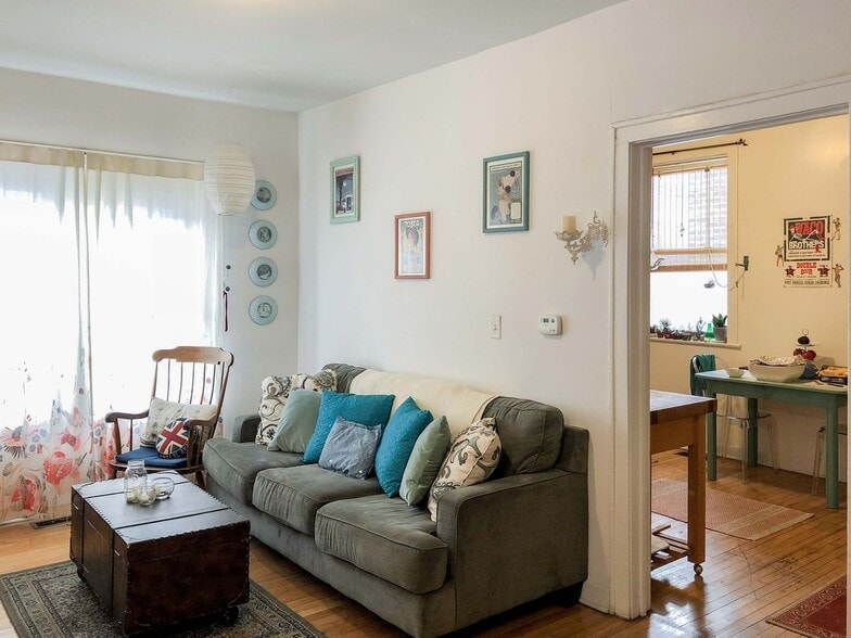 Building Photo - 4826 N Wolcott Ave