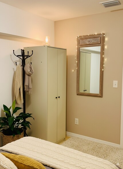 Building Photo - 1219 NW 14th Ct