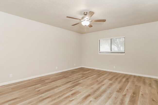 Building Photo - 9124 Gambier Dr