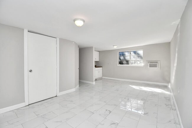 Building Photo - 1507 Laird St