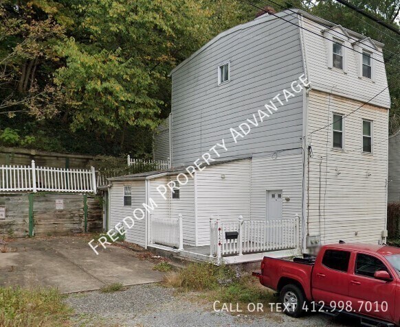 Building Photo - 122 Parker St