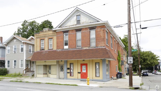 Primary Photo - 502-504 W 8th St