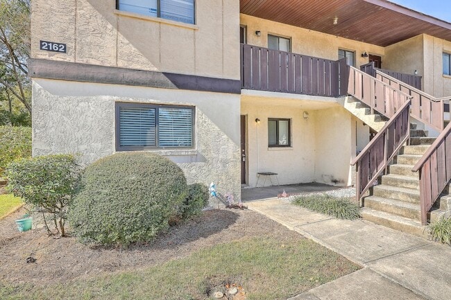 Building Photo - 2162 Bees Ferry Rd