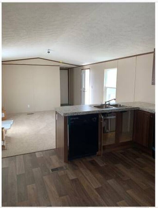 Building Photo - 2 BD/2 BA Trailer Home $1450 Pet Friendly and Students Welcome with Co-Signers