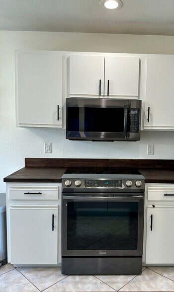 Building Photo - 1041 Sawyers Ct