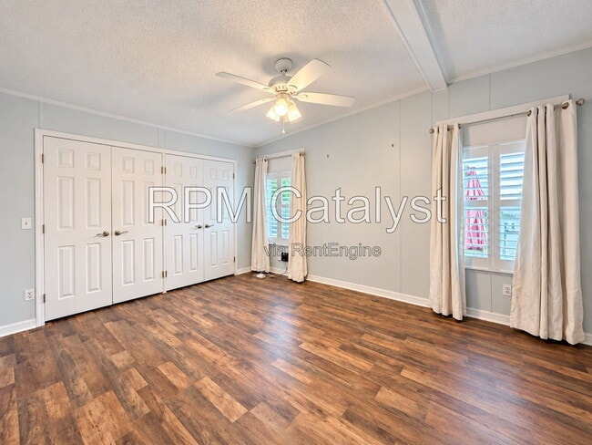 Building Photo - 116 Dolphin Dr S