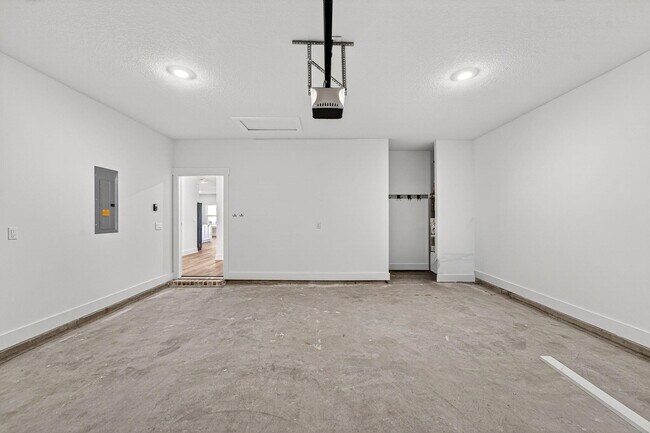 Building Photo - 36 Gray Owl Dr