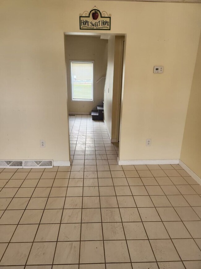 Building Photo - 413-415-415 N 6th Ave