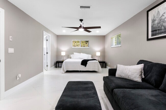 Building Photo - 5200 Club Rd