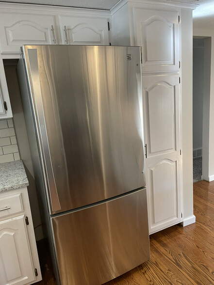 Building Photo - 3821 Davenport St