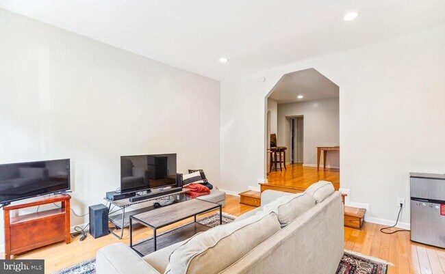 Building Photo - 1203 S 16th St