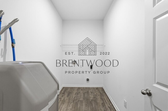 Building Photo - 3 Bed/3 Bath Home with Sunroom in Miller’s Walk – Noblesville