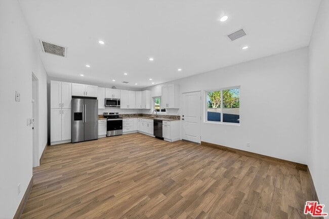 Building Photo - 17625 Burbank Blvd