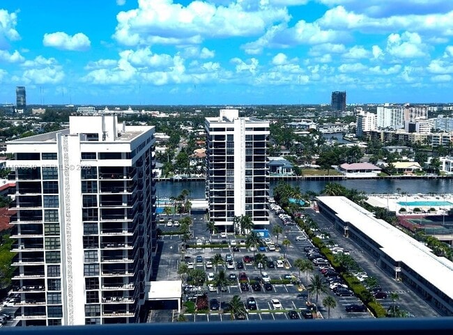 Building Photo - 2030 S Ocean Dr