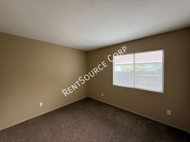 Building Photo - 2832 W Pillsbury St