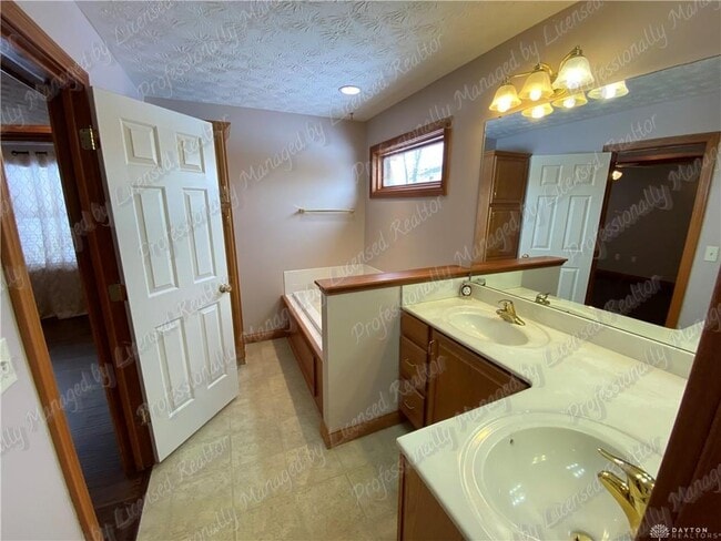 Building Photo - 6353 Charlotte Ct