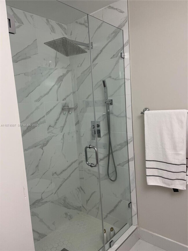 Building Photo - 8203 9th Ct