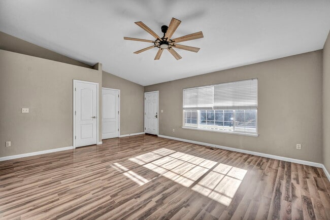 Building Photo - 17765 Oakview Ct