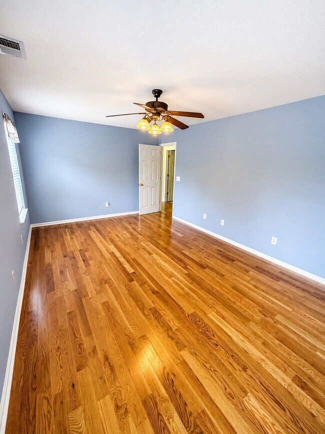Building Photo - 1525 Clarendon Way