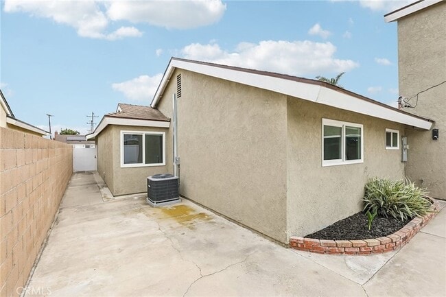 Building Photo - 17151 Hague Ln