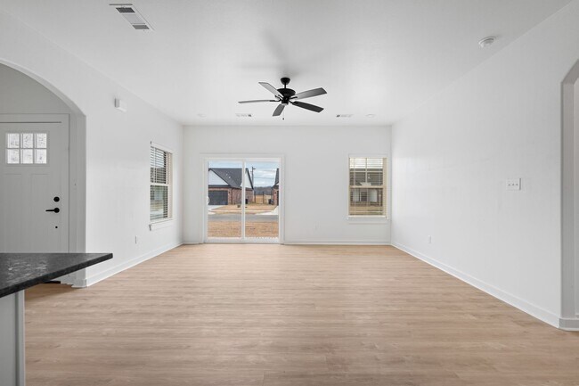 Building Photo - !Abbington Subdivision! $1000 MOVE IN SPECIAL