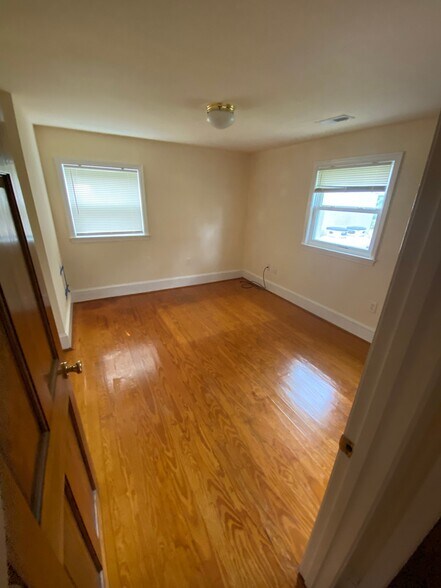 Building Photo - 4013 Graceland Ln