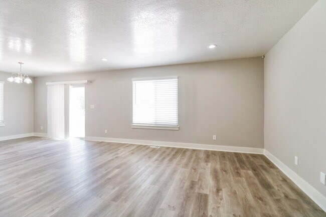 Building Photo - 3770 N Downwater St