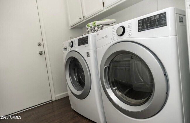 Building Photo - 6427 W Wethersfield Rd