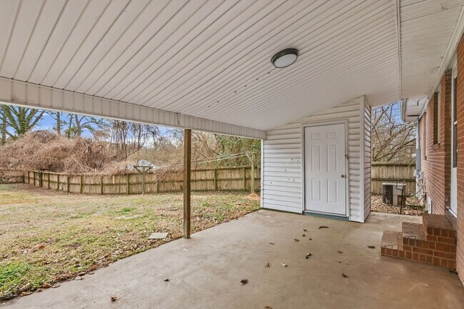 Building Photo - Available Now: Single Family Home Downtown Durham