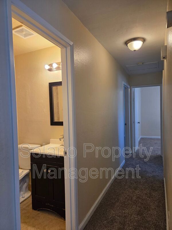 Building Photo - 232 Elwood St