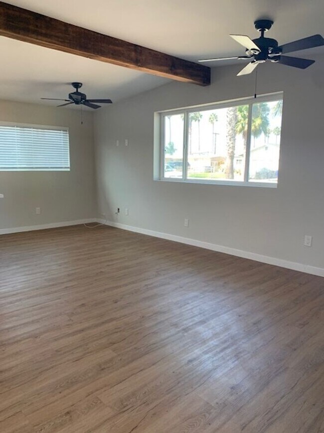 Building Photo - 1461 East Ln