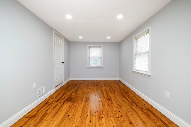 Building Photo - 66 Nassau St