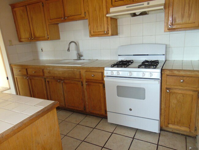 Building Photo - 2070 E La Mesa St