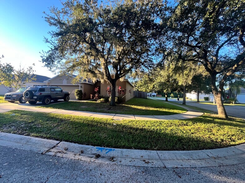 Building Photo - 811 Coade Stone Dr