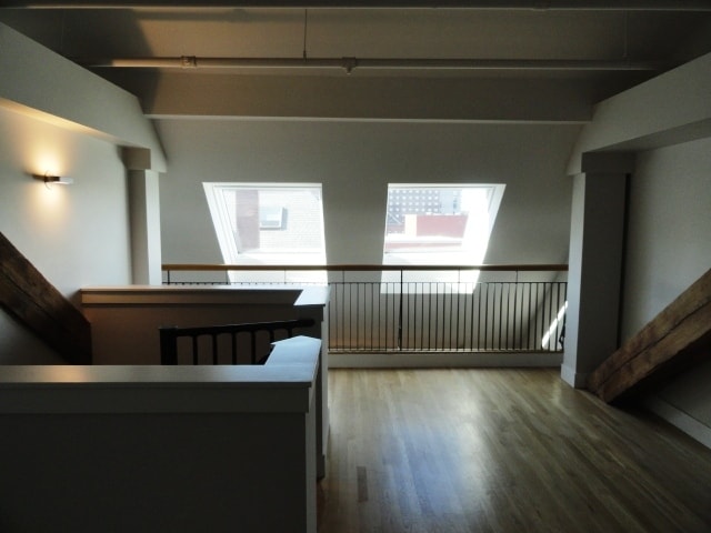 Building Photo - 537 Congress St