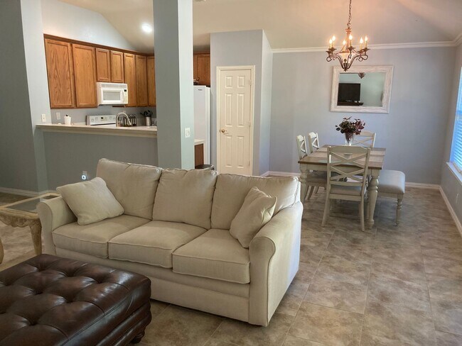 Building Photo - 2 Bedroom - 2 Bath in Robson Ranch