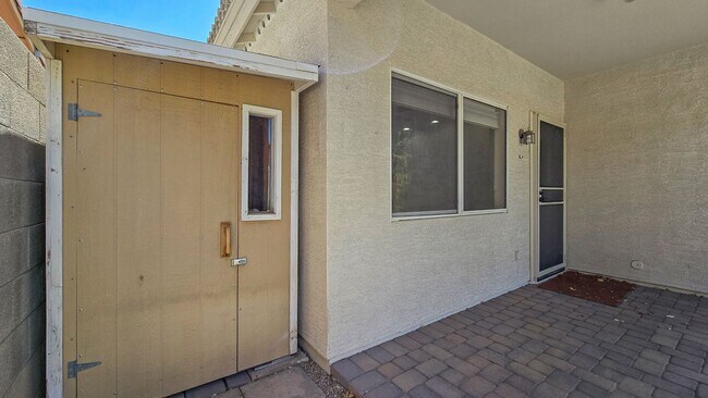 Building Photo - Clean and Cozy home in desirable Palm Valley!