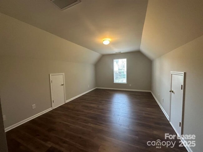 Building Photo - 8712 Fieldcroft Dr