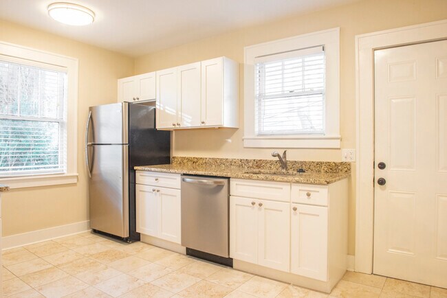 Building Photo - Renovated 1 bedroom apartment