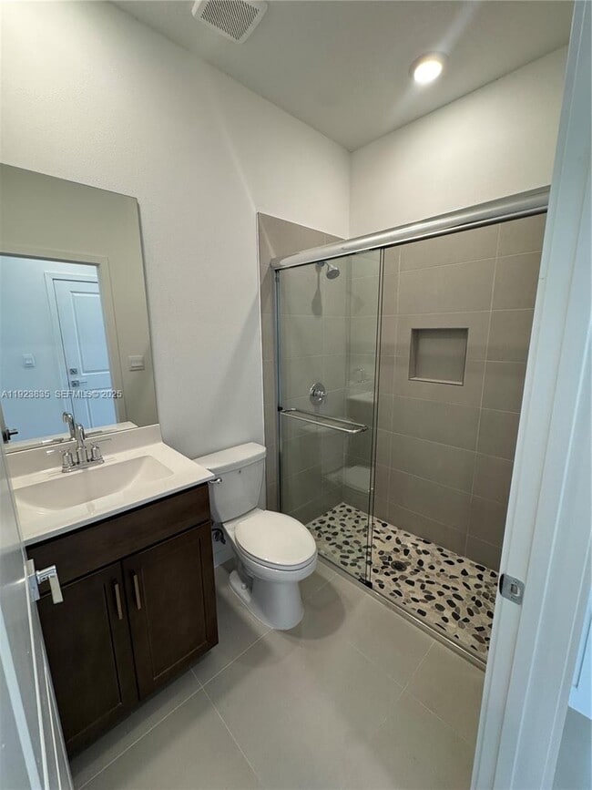 Building Photo - 196 NE 13th Ave