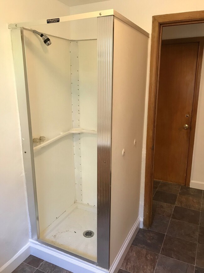 Building Photo - Spacious 1 Bedroom Apartment Near Downtown Sioux Falls!!