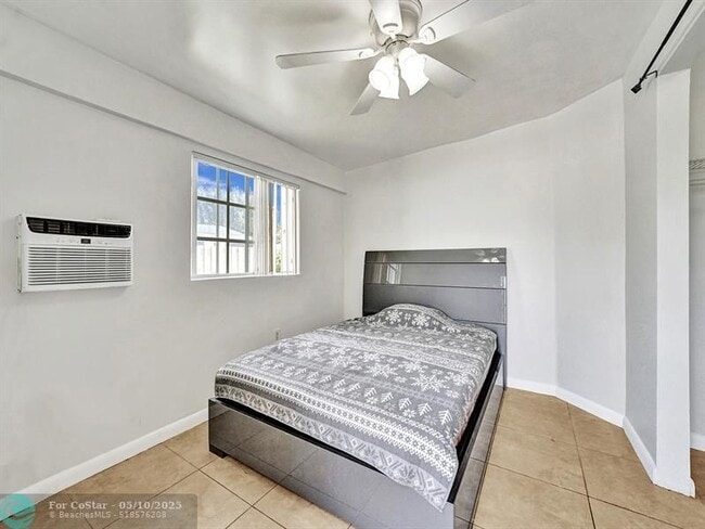 Primary Photo - 2640 NE 10th Ave