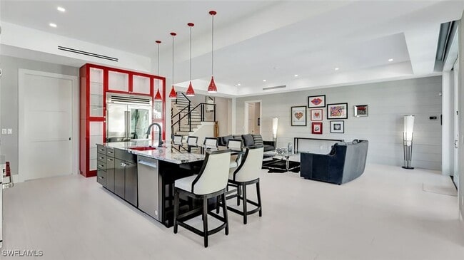 Building Photo - 739 5th Ave N