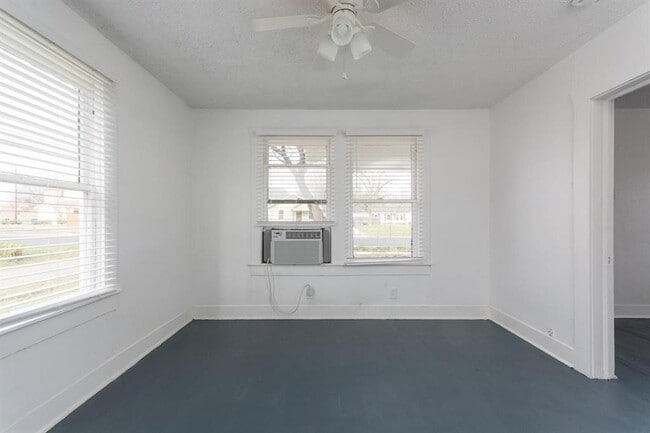 Building Photo - 57 Chalmers Ave